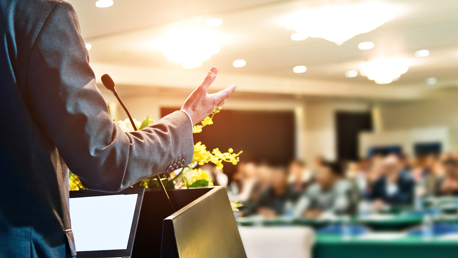 زيادة عائد الاستثمار من المؤتمرات: دليلكم الذهبي مع Bombina Events